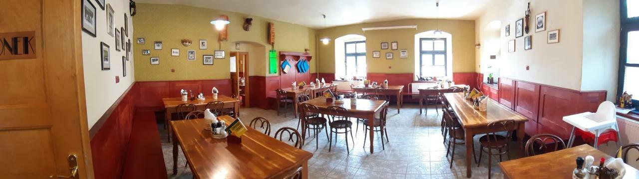 Penzion a restaurace U Hájků Nové Dvory Esterno foto