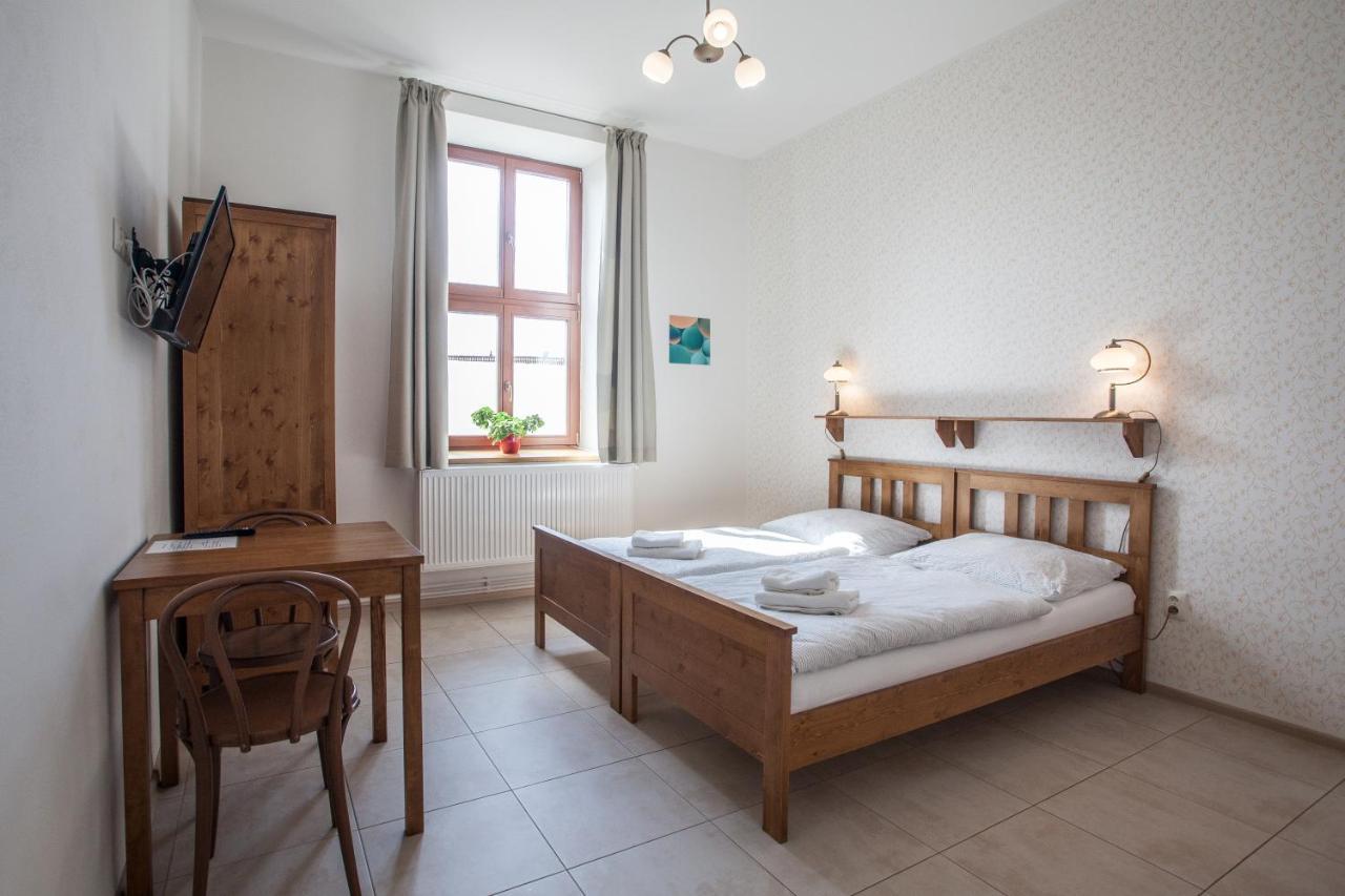 Penzion a restaurace U Hájků Nové Dvory Esterno foto